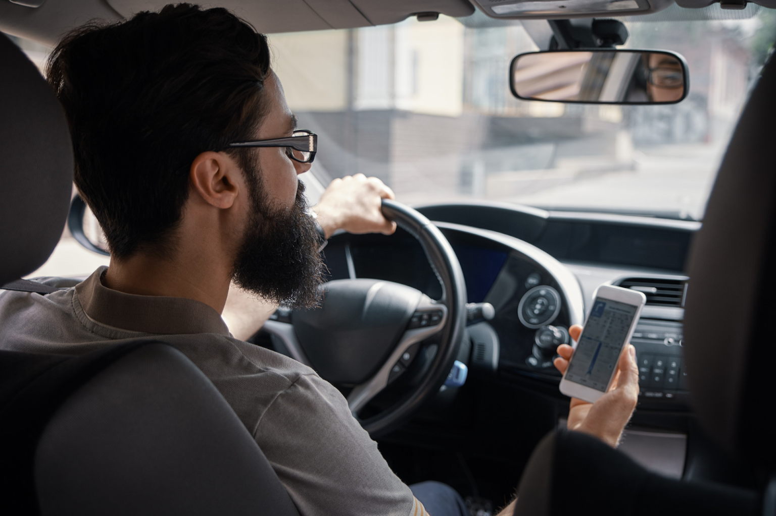 How a Lawyer Maximizes Your Distracted Driving Settlement