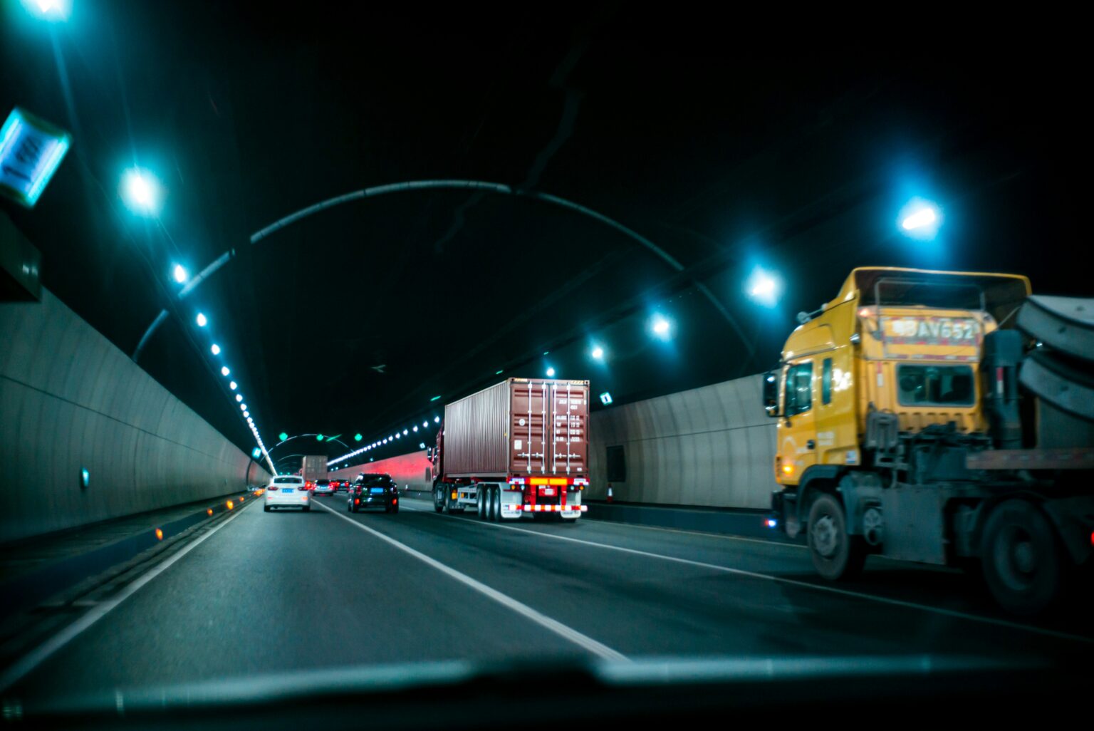 Why Truck Accident Cases Are More Complex Than Cars